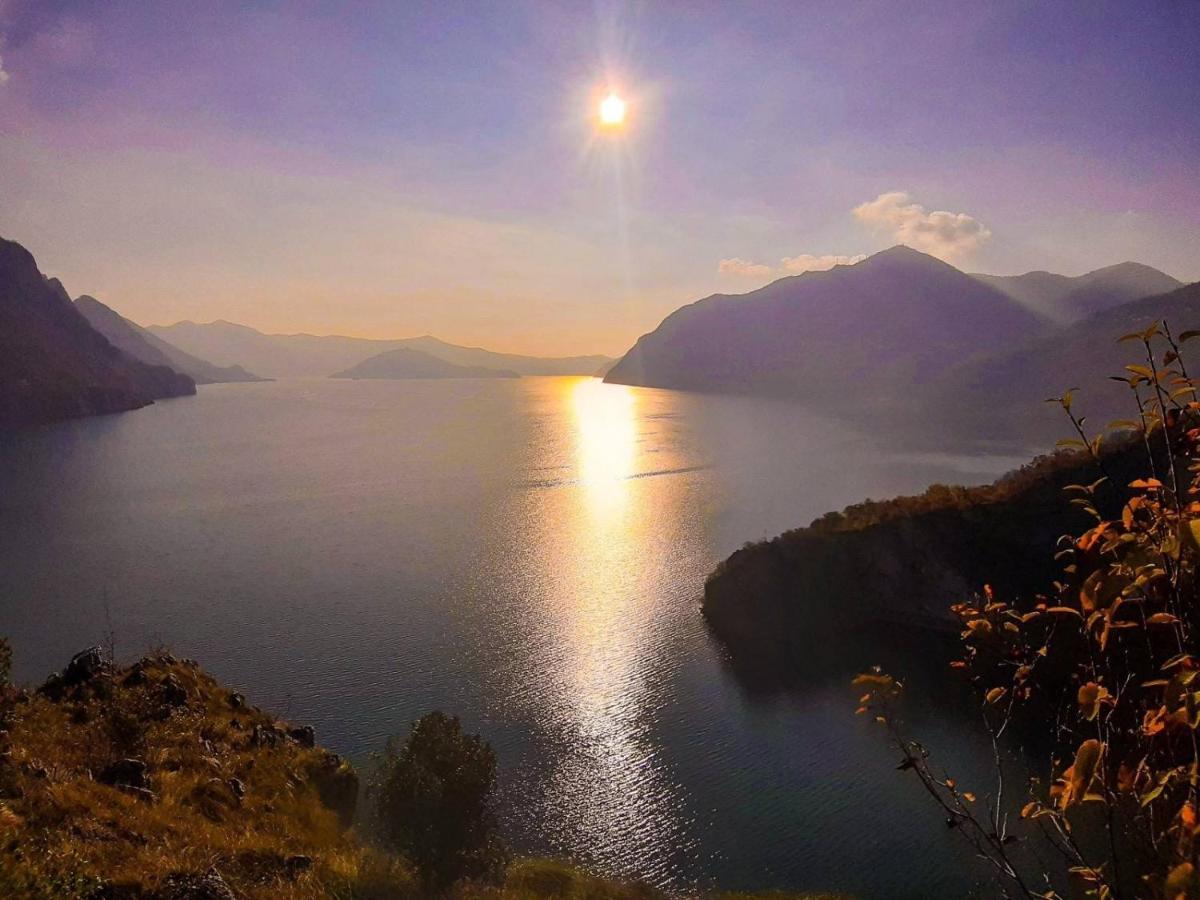 Apartamento Irina'S House With View On Like And Swimming Pool Riva di Solto Exterior foto