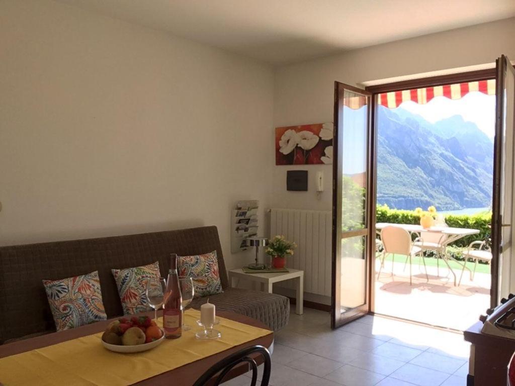 Apartamento Irina'S House With View On Like And Swimming Pool Riva di Solto Exterior foto