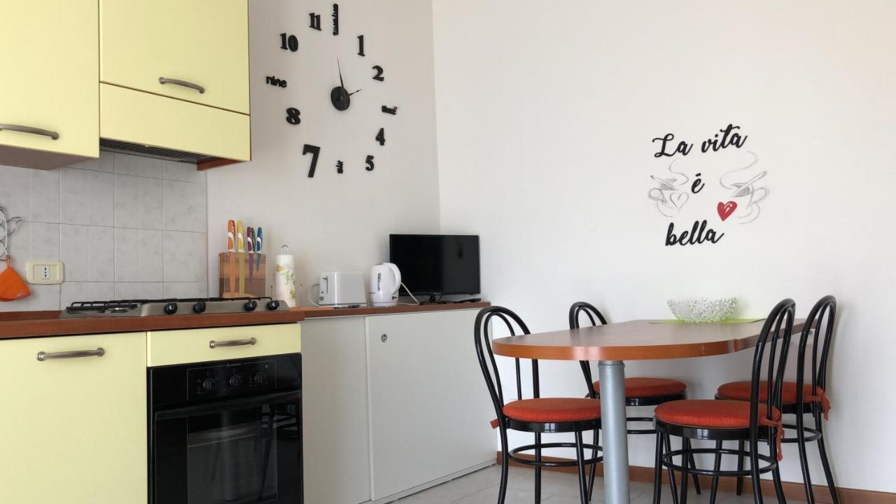 Apartamento Irina'S House With View On Like And Swimming Pool Riva di Solto Exterior foto